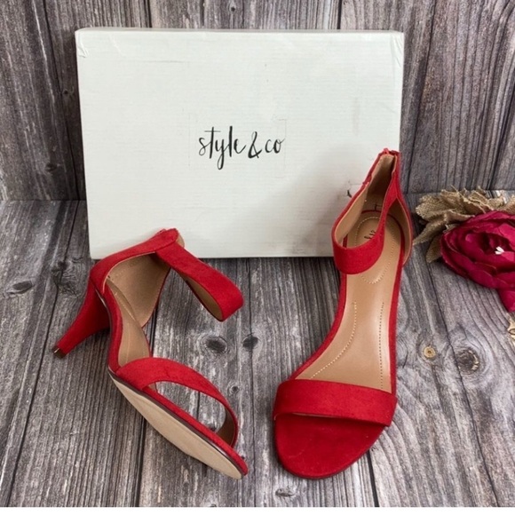 Red heels, size 12, beautiful shoes! YES sz 12!​ Paycee is pretty!​ - Picture 6 of 8